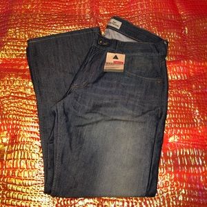 NWT LEVI Slim Straight Jeans in 16H